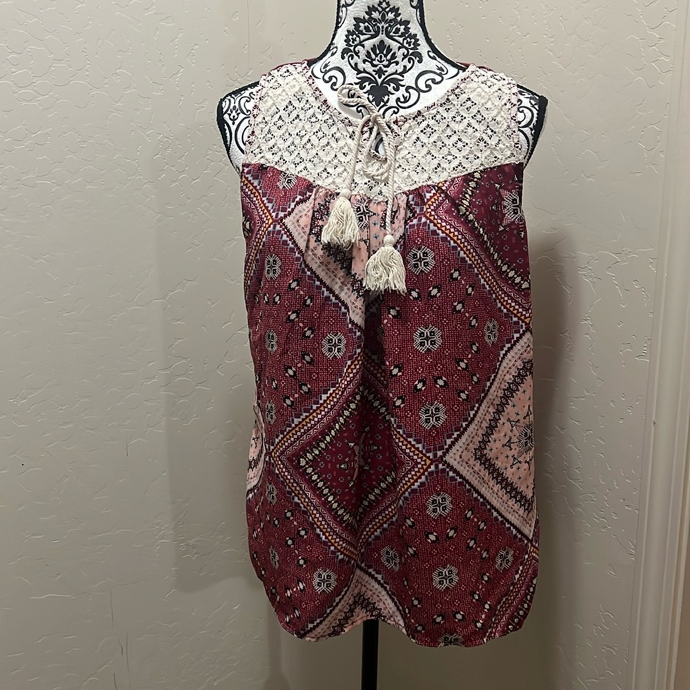 Lavish‎ top
